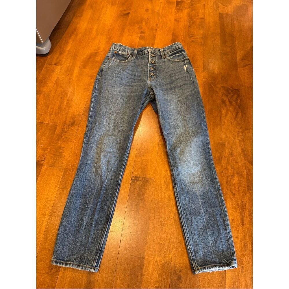 Women’s Abercrombie and Fitch, the skinny high-rise jeans waist size 28 button f